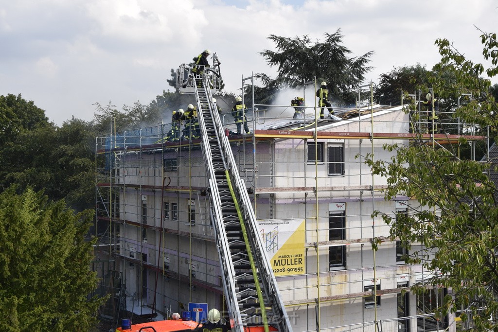 Dachstuhlbrand Koeln Poll Geislarerstr P421.JPG - Miklos Laubert